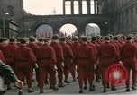 Image Les garçons marchent dans la parade du jour de mai Berlin Allemagne de l'est, 1961, de la seconde 34 séquences d'archives historiques vidéo 65675034246