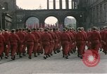 Image Les garçons marchent dans la parade du jour de mai Berlin Allemagne de l'est, 1961, de la seconde 37 séquences d'archives historiques vidéo 65675034246