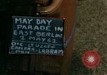 Image Les garçons marchent dans la parade du jour de mai Berlin Allemagne de l'est, 1961, de la seconde 39 séquences d'archives historiques vidéo 65675034246