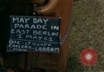 Image Les garçons marchent dans la parade du jour de mai Berlin Allemagne de l'est, 1961, de la seconde 40 séquences d'archives historiques vidéo 65675034246