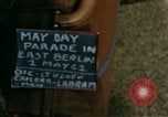 Image Les garçons marchent dans la parade du jour de mai Berlin Allemagne de l'est, 1961, de la seconde 41 séquences d'archives historiques vidéo 65675034246