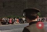 Image Les garçons marchent dans la parade du jour de mai Berlin Allemagne de l'est, 1961, de la seconde 51 séquences d'archives historiques vidéo 65675034246