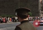 Image Les garçons marchent dans la parade du jour de mai Berlin Allemagne de l'est, 1961, de la seconde 52 séquences d'archives historiques vidéo 65675034246