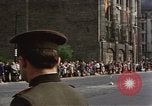 Image Les garçons marchent dans la parade du jour de mai Berlin Allemagne de l'est, 1961, de la seconde 54 séquences d'archives historiques vidéo 65675034246