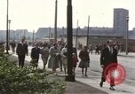 Image Les garçons marchent dans la parade du jour de mai Berlin Allemagne de l'est, 1961, de la seconde 58 séquences d'archives historiques vidéo 65675034246