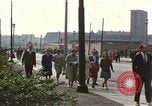 Image Les garçons marchent dans la parade du jour de mai Berlin Allemagne de l'est, 1961, de la seconde 59 séquences d'archives historiques vidéo 65675034246