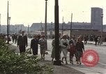 Image Les garçons marchent dans la parade du jour de mai Berlin Allemagne de l'est, 1961, de la seconde 60 séquences d'archives historiques vidéo 65675034246