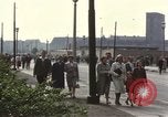 Image Les garçons marchent dans la parade du jour de mai Berlin Allemagne de l'est, 1961, de la seconde 61 séquences d'archives historiques vidéo 65675034246
