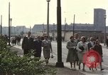 Image Les garçons marchent dans la parade du jour de mai Berlin Allemagne de l'est, 1961, de la seconde 62 séquences d'archives historiques vidéo 65675034246