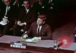 Standbild John F Kennedy Paris Frankreich, 1961, aus Sekunde 52 historischem Filmmaterial Videoclip 65675034254