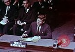 Standbild John F Kennedy Paris Frankreich, 1961, aus Sekunde 54 historischem Filmmaterial Videoclip 65675034254