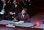 Standbild John F Kennedy Paris Frankreich, 1961, aus Sekunde 55 historischem Filmmaterial Videoclip 65675034254
