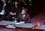 Standbild John F Kennedy Paris Frankreich, 1961, aus Sekunde 61 historischem Filmmaterial Videoclip 65675034254