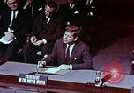 Standbild John F Kennedy Paris Frankreich, 1961, aus Sekunde 62 historischem Filmmaterial Videoclip 65675034254