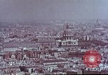 Standbild Ansichten aus der Kathedrale von Notre Dame Paris Frankreich, 1961, aus Sekunde 14 historischem Filmmaterial Videoclip 65675034255