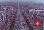 Standbild Ansichten aus der Kathedrale von Notre Dame Paris Frankreich, 1961, aus Sekunde 26 historischem Filmmaterial Videoclip 65675034255