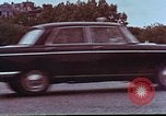 Standbild Ansichten aus der Kathedrale von Notre Dame Paris Frankreich, 1961, aus Sekunde 46 historischem Filmmaterial Videoclip 65675034255