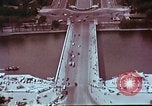 Standbild Ansichten aus der Kathedrale von Notre Dame Paris Frankreich, 1961, aus Sekunde 55 historischem Filmmaterial Videoclip 65675034255