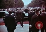 Standbild John F Kennedy Paris Frankreich, 1961, aus Sekunde 12 historischem Filmmaterial Videoclip 65675034256