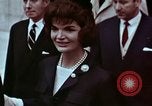 Standbild John F Kennedy Paris Frankreich, 1961, aus Sekunde 50 historischem Filmmaterial Videoclip 65675034256