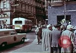 Standbild John F Kennedy und Nikita Chruschtschow S Wien Österreich, 1961, aus Sekunde 15 historischem Filmmaterial Videoclip 65675034257
