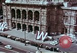 Standbild John F Kennedy und Nikita Chruschtschow S Wien Österreich, 1961, aus Sekunde 22 historischem Filmmaterial Videoclip 65675034257