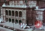 Standbild John F Kennedy und Nikita Chruschtschow S Wien Österreich, 1961, aus Sekunde 23 historischem Filmmaterial Videoclip 65675034257