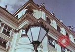 Standbild John F Kennedy und Nikita Chruschtschow S Wien Österreich, 1961, aus Sekunde 38 historischem Filmmaterial Videoclip 65675034257