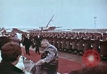 Standbild John F Kennedy und Nikita Chruschtschow S Wien Österreich, 1961, aus Sekunde 61 historischem Filmmaterial Videoclip 65675034257