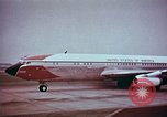 Standbild John F Kennedy Harold McMillan London England Vereinigtes Königreich, 1961, aus Sekunde 36 historischem Filmmaterial Videoclip 65675034258