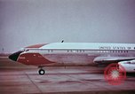Standbild John F Kennedy Harold McMillan London England Vereinigtes Königreich, 1961, aus Sekunde 38 historischem Filmmaterial Videoclip 65675034258