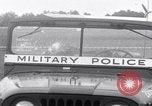 Standbild studentischer Unruhen Oxford Mississippi USA, 1962, aus Sekunde 16 historischem Filmmaterial Videoclip 65675034260