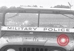 Standbild studentischer Unruhen Oxford Mississippi USA, 1962, aus Sekunde 17 historischem Filmmaterial Videoclip 65675034260