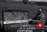 Standbild studentischer Unruhen Oxford Mississippi USA, 1962, aus Sekunde 24 historischem Filmmaterial Videoclip 65675034262