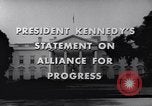 Standbild Präsident Kennedy sprechen die Diplomaten am Weißen Haus Washington DC USA, 1961, aus Sekunde 5 historischem Filmmaterial Videoclip 65675034303