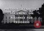 Standbild Präsident Kennedy sprechen die Diplomaten am Weißen Haus Washington DC USA, 1961, aus Sekunde 8 historischem Filmmaterial Videoclip 65675034303