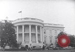 Standbild Präsident Kennedy sprechen die Diplomaten am Weißen Haus Washington DC USA, 1961, aus Sekunde 13 historischem Filmmaterial Videoclip 65675034303