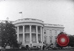 Standbild Präsident Kennedy sprechen die Diplomaten am Weißen Haus Washington DC USA, 1961, aus Sekunde 14 historischem Filmmaterial Videoclip 65675034303