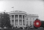 Standbild Präsident Kennedy sprechen die Diplomaten am Weißen Haus Washington DC USA, 1961, aus Sekunde 15 historischem Filmmaterial Videoclip 65675034303