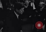 Standbild Präsident Kennedy sprechen die Diplomaten am Weißen Haus Washington DC USA, 1961, aus Sekunde 27 historischem Filmmaterial Videoclip 65675034303