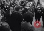 Standbild Präsident Kennedy sprechen die Diplomaten am Weißen Haus Washington DC USA, 1961, aus Sekunde 29 historischem Filmmaterial Videoclip 65675034303