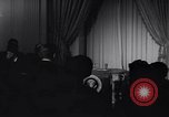 Standbild Präsident Kennedy sprechen die Diplomaten am Weißen Haus Washington DC USA, 1961, aus Sekunde 30 historischem Filmmaterial Videoclip 65675034303