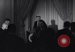 Standbild Präsident Kennedy sprechen die Diplomaten am Weißen Haus Washington DC USA, 1961, aus Sekunde 35 historischem Filmmaterial Videoclip 65675034303