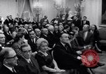 Standbild Präsident Kennedy sprechen die Diplomaten am Weißen Haus Washington DC USA, 1961, aus Sekunde 38 historischem Filmmaterial Videoclip 65675034303