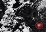 Standbild Schlachtfeld Vietnam, 1964, aus Sekunde 12 historischem Filmmaterial Videoclip 65675034313