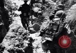 Standbild Schlachtfeld Vietnam, 1964, aus Sekunde 13 historischem Filmmaterial Videoclip 65675034313