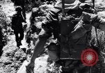 Standbild Schlachtfeld Vietnam, 1964, aus Sekunde 17 historischem Filmmaterial Videoclip 65675034313