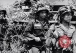 Standbild Schlachtfeld Vietnam, 1964, aus Sekunde 23 historischem Filmmaterial Videoclip 65675034313