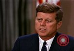 Standbild John F Kennedy auf rassischer Integration Washington DC USA, 1963, aus Sekunde 4 historischem Filmmaterial Videoclip 65675034316