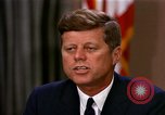 Standbild John F Kennedy auf rassischer Integration Washington DC USA, 1963, aus Sekunde 10 historischem Filmmaterial Videoclip 65675034316